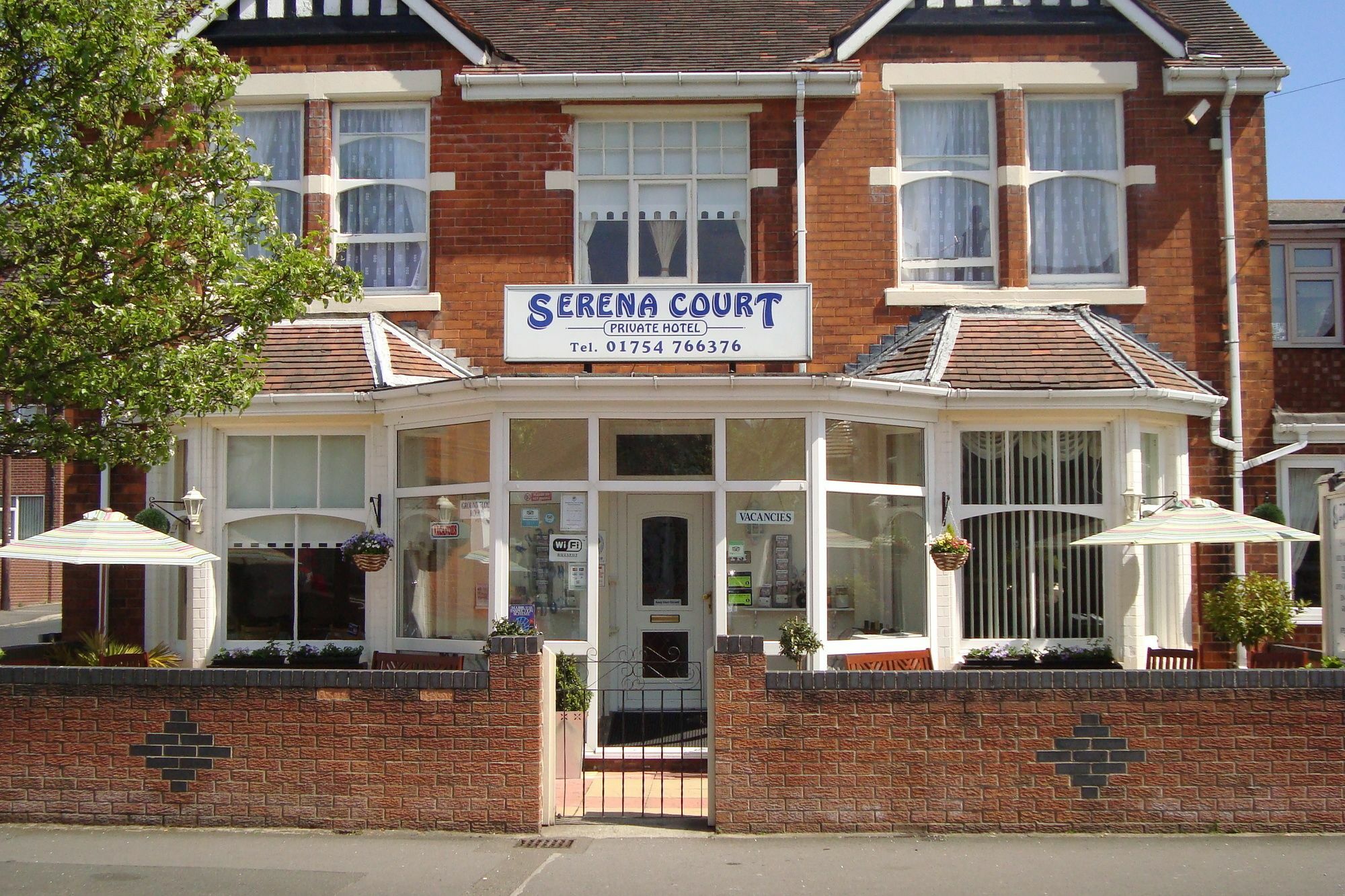 Serena Court Hotel سكيغنيس المظهر الخارجي الصورة